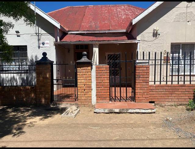 8 BEDROOM HOUSE FOR SALE IN QUEENSTOWN CENTRAL